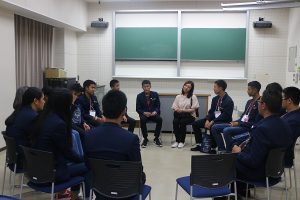 「本学 留学生との懇談」の様子